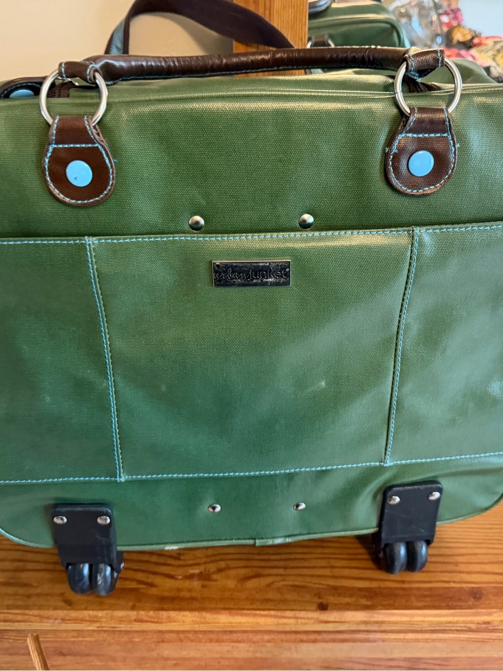 Urban Junket Green Leather carry on bags - Picture 8 of 8